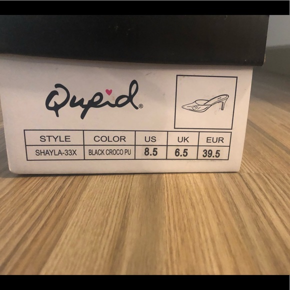 Lucite Heels - Picture 2 of 5